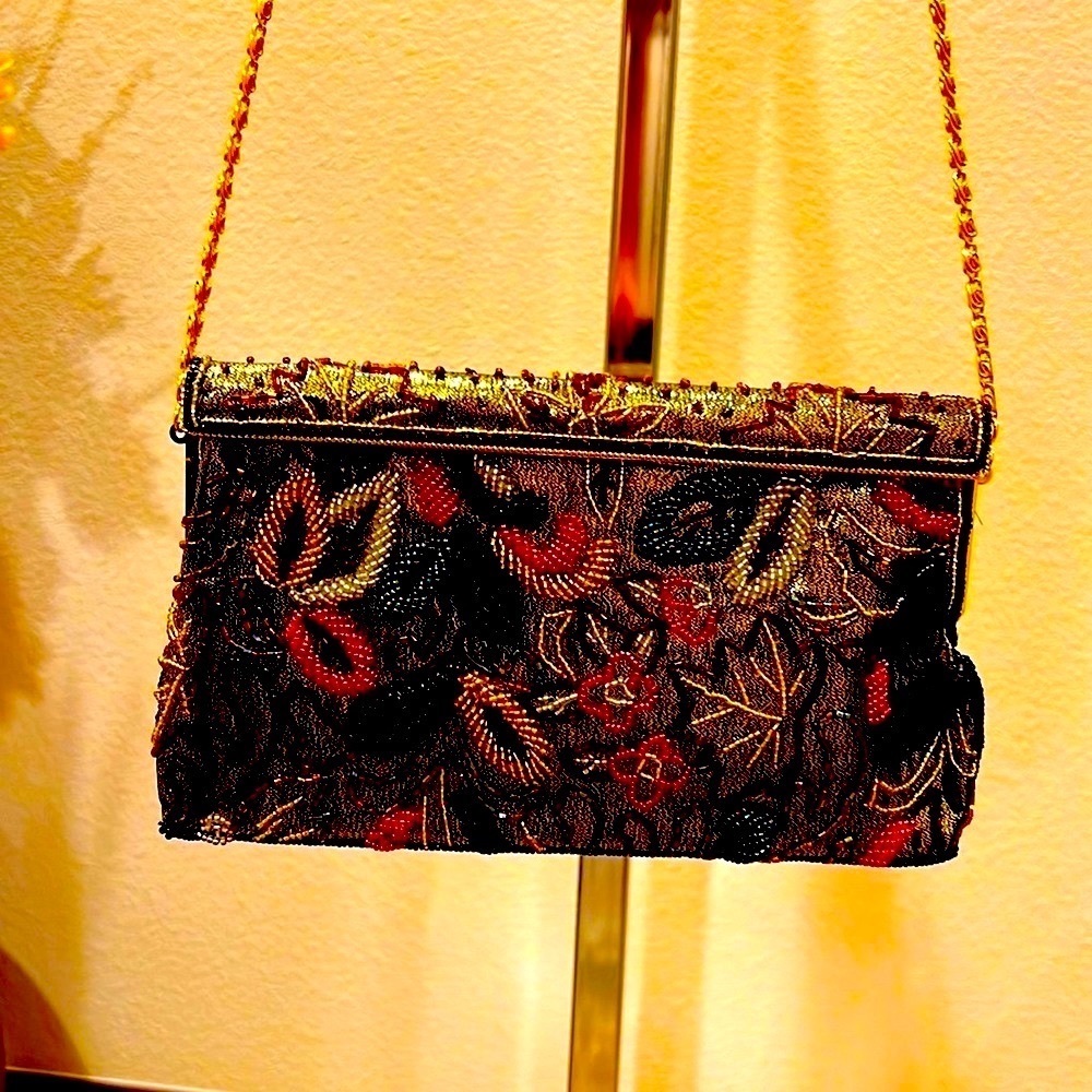 NWT, “LEE SANDS” Multicolored/Glass Beading Clutch/Handbag.